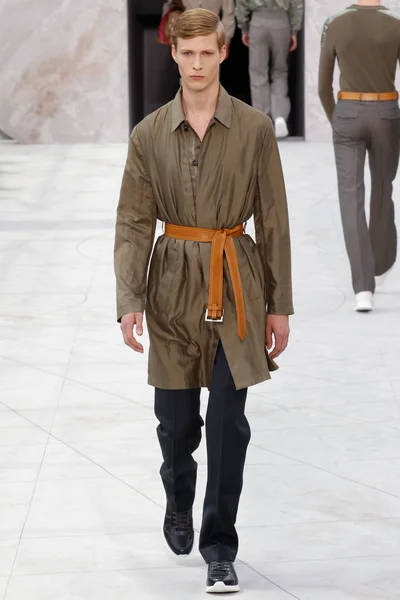 Look 25